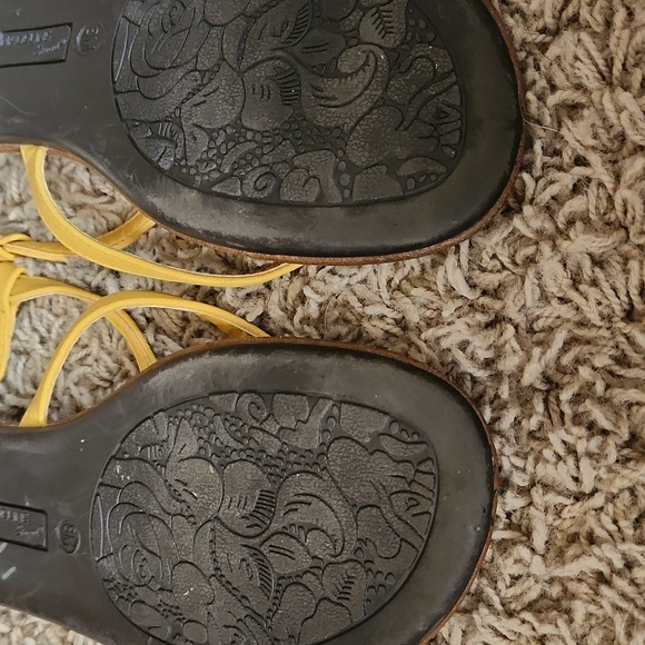 Womans Madeline yellow floral  sandal size 8 - Picture 6 of 10